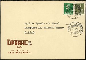 10 øre- og 15 øre Løve på konvolutt, annullert med Hjelpestempel "Kr Sand S - Lundsiden 27.11.46". 15 øren med brukket hjørnetagg.