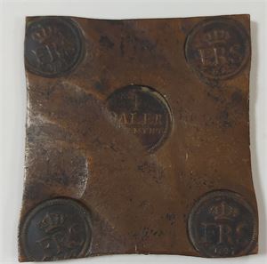 SVERIGE Fredrik I (1720-1751) . Plåtmynt 1 Daler SM 1747. (752 gr Kv. 1+). Svenskt plåtmynt med tydliga