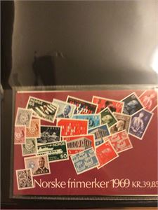 Årssett 1969 - 2009.  Komplett serie med 41 stk årssett **. I 3 album, høy verdi