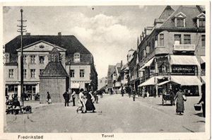 Postkort. Fredrikstad Torvet