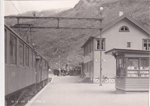 Sogn og Fjordane - Flåm Stasjon med elektrisk tog