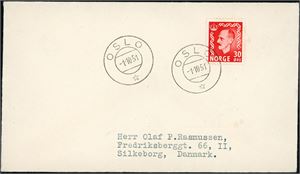 396. 30 øre Haakon i rød farge på konvolutt, stemplet "Oslo 1.10.51". (1.600,-).