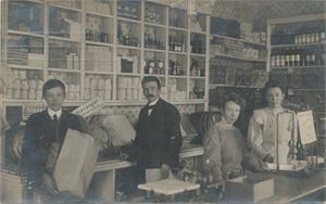 Drammen - fotokort Interiør fra Joh. Evensens kolonial i Konnerudgata 49.   Fantastisk motiv ! St. Drammen-09