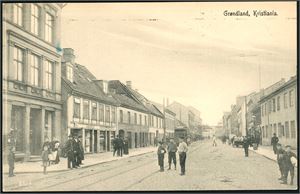 Kristiania. Ca 380 kort i småformat i stort album. En meget fin samling, med flere høyst uvanlige kort.