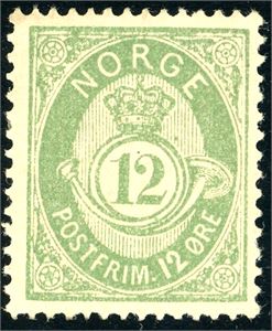 44. 12 øre mattgrønn. Et meget friskt og letthengslet merke. (11.000,-).