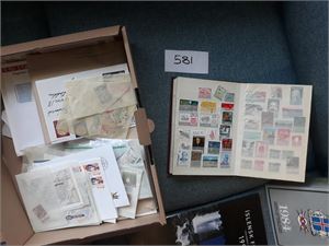ISLAND Masse abonnementsvare i poser inkl årssettene 1984-2005 med få dubletter, mengder av hefter og noen FDC. Vi tør ikke tenke på hva dette kostet i innkjøp. Medfølger Samlerhusets sett med inflasjonsmerker. Vekt 3,8 kilo