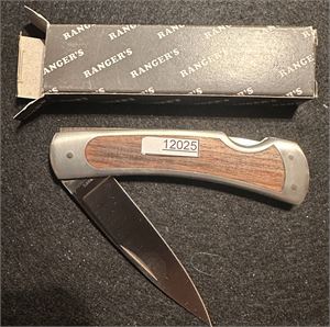 KNIV RANGER kniv i original eske, ble utviklet til romfart der det ble laget kasse av aluminium og 440 stål. meget god