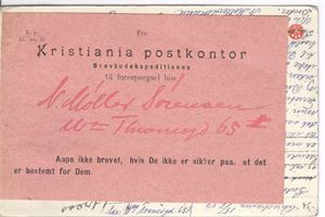 Annet Postkort st. Kristiania 1909 sendt til England og returnert derfra.  Påført Rosa etikett "Kristiania Postkontor" "Aapn ikke brevet, hvis De ikke er sikker paa, at det er bestemt for Demm.  (KP Bl. No 22)