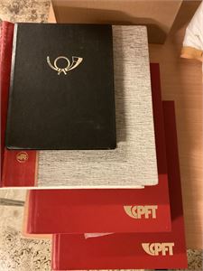 Tyskland Eske med 3 store og ett lite album.  Diverse Tysland stemplet og **