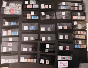 Diverse merker oppsatt på små plansjer for salg. Flest fra Sveits, men også noe Polen og Dansk Vest-Indien