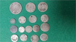 TYSKA STATER, lot 16 slitna mynt, bland annat 8 schilling och två st 4 schilling Lübeck