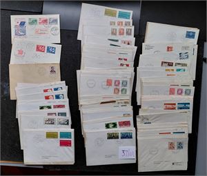 FDC 5cm bunke 50-60-tallet. Nesten alle på vanlige konvolutter. De fleste fuktskadet i kantene, merkene er vel stort sett ok