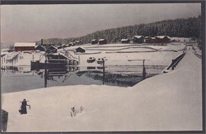 Kolorert kort fra Krøderen med ett av dampskipene liggende. (gukilds 130) st. 1909,