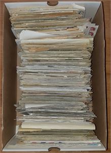 Brevlot Eske m/ca 700 brev, mest C6 og fra Norge. Nytt og gammelt. Blandet kvalitet.