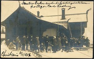 Ca 400 postkort i begge formater, der ca 125 er i småformat med motiver fra Kristiania.