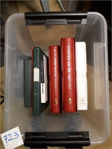 4 samlinger fra Posten + juniorsamling i 2 ringpermer og 1 innstikksbok.. Vekt 10 kilo