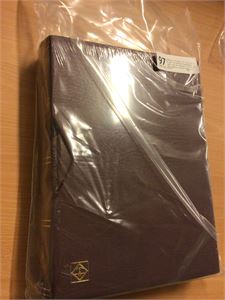 Rekvisita Leuchtturm LZS Series 4/32 K R  Helt nytt eksklusivit instikksalbum 32 sider sorte ark "skinnperm" med kasett (ikke pakket ut)  Koster ca 800 kr nytt