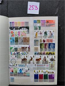 GB xx rundt 920 forsjellige + 5 miniark 1976-98 i innstikksbok. Det meste i komplette serier (€ 1310)