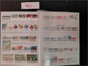 KOLONIER/SAMVELDET En del merker og miniark i 16 siders bok. Lite gammelt, innsatt uten system, men noen artige innimellom