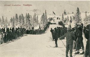 Trøndelag Trondhjem, Skirend Graakallen (Werner 11). Småf. s/hv. Stpl. Trondheim 19-VI-09. Litt stpl.smuss foran som skjemmer lite, ellers pen kvalitet.