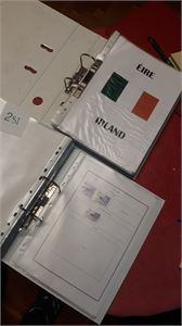 IRLAND o mindre samling på utprintede ark i 2 ringpermer til 2000.