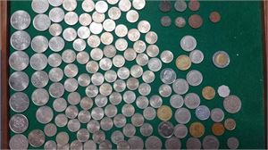 SAUDI ARABIEN, HEJAZ, MAROCKO. Parti nyare i oädla metaller men även några äldre från Hejaz.