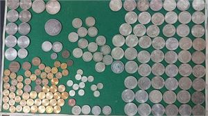 SVERIGE parti diverse inklusive flera silvermynt (ren silver c:a 420gr) samt även en Riksdaler 1795 (kv. 1)