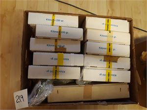 ISLAND Mest klipp fra Posten 90-tallet + noe vasket. Vekt 6,9 kilo