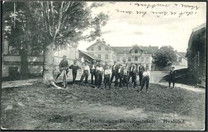 Drøyt 500 norske stedskort i småformat. God geografisk spredning, men enkelte kort med mindre feil.