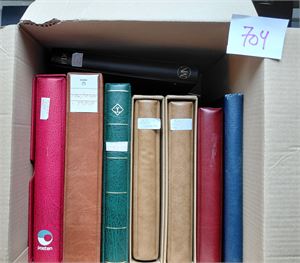 FDC+ Diverse i permer eldre til 2000-tallet. Også noen helsaker, brev, presentasjonspakker og årssett 1971 uten omslag ++. Vekt 14,2 kilo