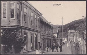 Flekkefjord, ved Broen (Kiönig Hansen) st. Flekkefjord 1908