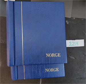 Samling i 2 Kabe album med lommer til 2000. Ingen merker før 1900, en del etter inkl noen minneblokker. Albumene er greie å fylle opp, lavt utrop
