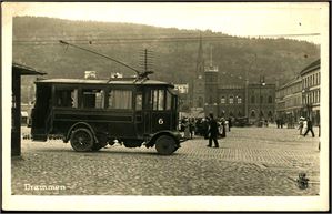 Drammen. Fotokort med en av trolleybussene. K-2
