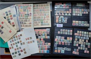 ØSTERRIKE Masse merker på plansjer og noen gamle albumark. Ingenting etter krigen