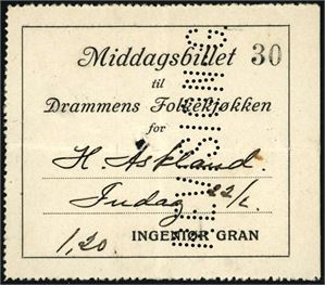 Drammens kommunale Provianteringsraad, Brændselsrabatmerke for vinteren 1917-18 samt en Middagsbillet til Drammens Folkekjøkken. Begge er gjennomhullet. Førstnevnte med "Revision" og den andre med "Revision-G" samt hull etter makulleringspinne.