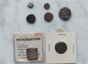 INDIEN parti äldre inklusive en klipping Moghul Akbar i silver och en silverrupie.