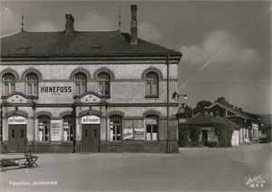 Postkort jernbane HØNEFOSS stasjon (BU) A6 s/h (Harstad 32.F.3) ubrukt