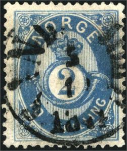 17 b. 2 skilling Posthorn i prøysisk blå farge, stemplet "Sandefjord 5.1.1874". Signert FCM.