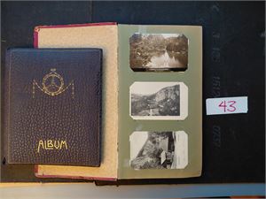 KRISTIANSAND Gammelt kortalbum med 123 forskjellige kort. Vi har ikke sett maken til samling, her MÅ være mye bra. Medfølger et tomt kortalbum. Baksider ER IKKE SJEKKET!