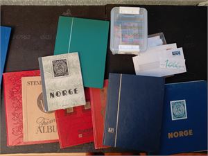 Opprydding fra dødsbo med diverse gamle junioralbum, norske dubletter i et par innstikksbøker og noe i poser, vekt 4,9 kilo