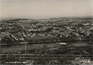Postkort jernbane TRONDHEIM stasjonsområde sett fra Byåsen (ST) A6 s/h (Oppi 471) brukt 1949