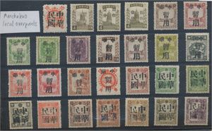 Mandchuria Samling fra Mi nr 1  på instikkskort stemplet / ** / *.   Verdi 1.600 €  pluss en plansje med Local overprint