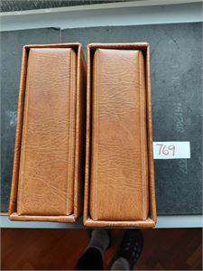 REKVISITA-SAFE 2 tykke brev/FDC-album med kassetter og en god del ark. Vekt 3,9 kilo