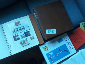ÅLAND o ordreavstemplet samling i Lindner album til 2006 (ark til 2008) + 1 tom perm, 1 årbok, 1 årssett og en del FDC. Vekt 4,9 kilo