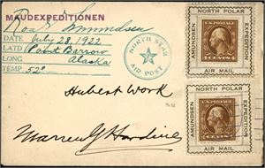 To brune "Amundsen North Polar Expedition Air Mail"-etiketter, hver med et amerikansk 4 c merke på konvolutt. Ved siden grønt stempel "North Star Air Post" samt signaturene "Roald Amundsen", "Hubert Work" og amerikas president "Warren G. Harding" og datert July 28, 1922, Point Barrow, Alaska.