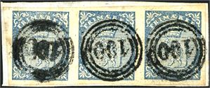 1. 4 skilling våpen 1855 i horisontal 3-stripe på lite brevstykke, hvert merke er annullert med trerings "100" (Hammerfest, FI). Gode marger. Noen mindre rustflekker. Signert FCM.