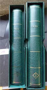 Samling i 2 LT album med lommer og kassetter til 2000. Merker som står opp-ned på bilde 2 er hengslet. En fin samling!