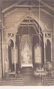 Hordaland - Manger kirke.  Interiør med altertavlen