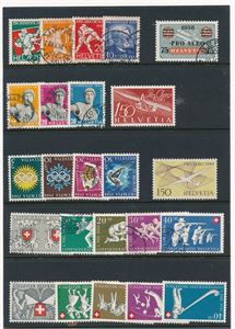 SVEITS o/xx 1932-50 serier og enkeltmerker. 2 hengslede serier står opp-ned på bildet og er ikke medregnet i verdien (€ 179)