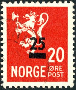 Samling Norske varianter fra ca 1910 til 2000 i egenmonterte album. Både NK registererte- og uregistrerte. Noen Tjeneste- og Portomerker er inkludert.